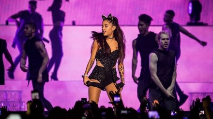 Ariana Grande a Roma tra selfie e canti  senza paura